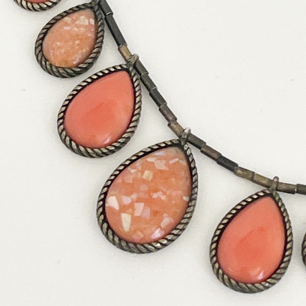 MONET Signed Coral Cabochon Antique Brass Necklace Vintage - Picture 3 of 11